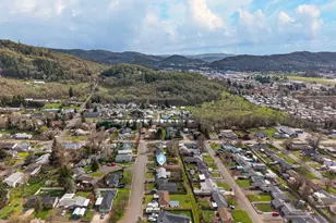 3058 NE Follett St, Roseburg, OR 97470 - Photo 36