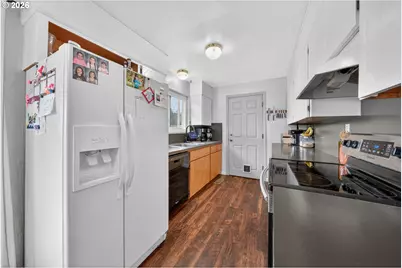 3058 NE Follett St, Roseburg, OR 97470 - Photo 8