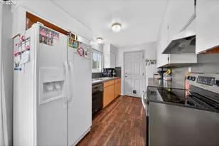 3058 NE Follett St, Roseburg, OR 97470 - Photo 8