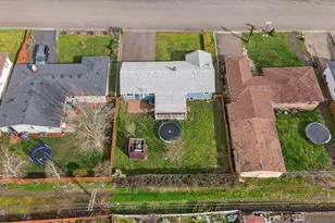 3058 NE Follett St, Roseburg, OR 97470 - Photo 32