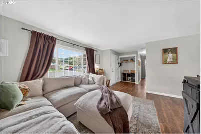 3058 NE Follett St, Roseburg, OR 97470 - Photo 6