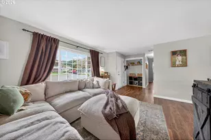 3058 NE Follett St, Roseburg, OR 97470 - Photo 6