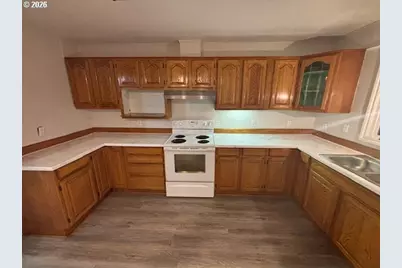 911 Division Ave, La Grande, OR 97850 - Photo 2