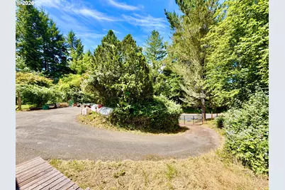 17812 Aqua Vista Ln, Brookings, OR 97415 - Photo 12