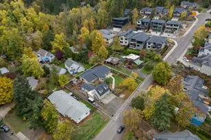 1755 E 43rd Ave, Eugene, OR 97405 - Photo 2