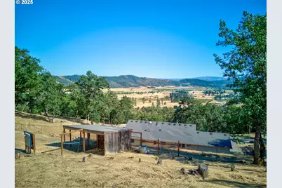 941 Colonial Rd, Roseburg, OR 97471 - Photo 34