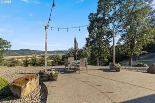 941 Colonial Rd, Roseburg, OR 97471 - Photo 4