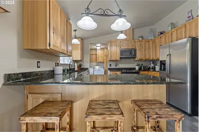 941 Colonial Rd, Roseburg, OR 97471 - Photo 12