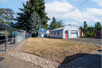 726 NE 3rd Ave, Hillsboro, OR 97124 - Photo 4