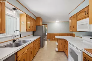 940 Oak Terrace, Sweet Home, OR 97386 - Photo 16