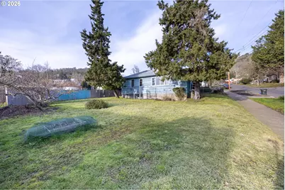 764 NE Nash St, Roseburg, OR 97470 - Photo 4