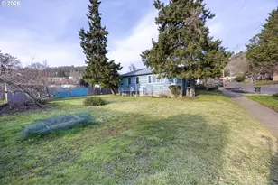 764 NE Nash St, Roseburg, OR 97470 - Photo 4