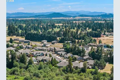 225 Pebble Beach Dr, Creswell, OR 97426 - Photo 40