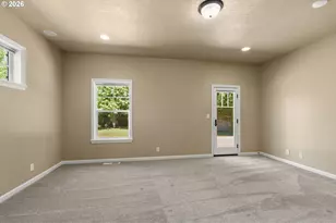 225 Pebble Beach Dr, Creswell, OR 97426 - Photo 18