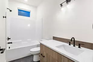 8332 N Bank St, Portland, OR 97203 - Photo 8