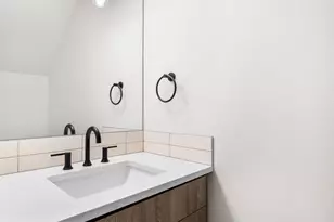 8332 N Bank St, Portland, OR 97203 - Photo 6