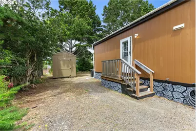 1699 27th St #17, Florence, OR 97439 - Photo 18