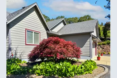 1939 Fairhill Dr, Roseburg, OR 97471 - Photo 2