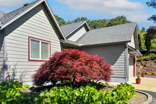 1939 Fairhill Dr, Roseburg, OR 97471 - Photo 2