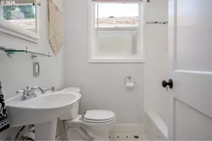 9332 N Kellogg St, Portland, OR 97203 - Photo 20