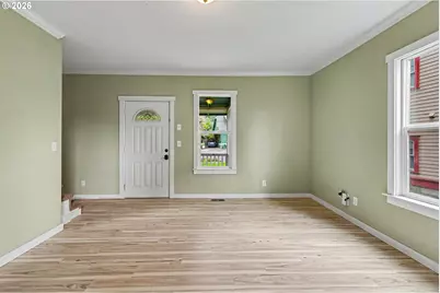 213 Mill St, Silverton, OR 97381 - Photo 6