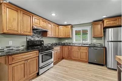 213 Mill St, Silverton, OR 97381 - Photo 16