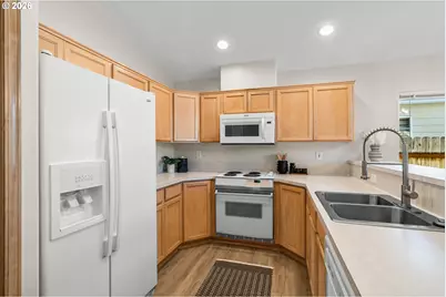 859 SW 24th St, Troutdale, OR 97060 - Photo 10