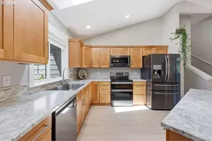 2665 NE 3rd Ct, Hillsboro, OR 97124 - Photo 4