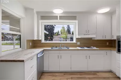 818 S 1st St, Cottage Grove, OR 97424 - Photo 18