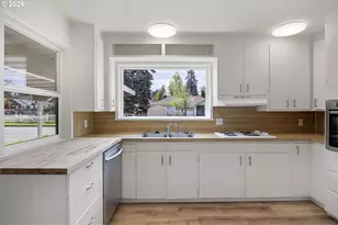 818 S 1st St, Cottage Grove, OR 97424 - Photo 18