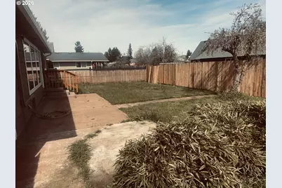 818 S 1st St, Cottage Grove, OR 97424 - Photo 22