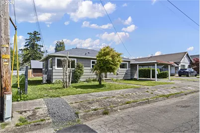 818 S 1st St, Cottage Grove, OR 97424 - Photo 6