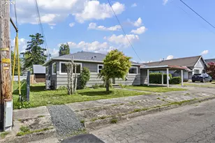 818 S 1st St, Cottage Grove, OR 97424 - Photo 6