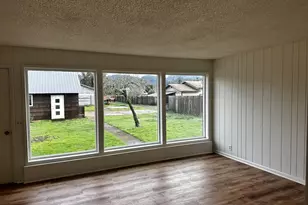 818 S 1st St, Cottage Grove, OR 97424 - Photo 6