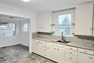 365 Bryan St, Woodburn, OR 97071 - Photo 16