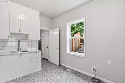 10505 NW 2nd St, Portland, OR 97231 - Photo 8