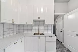 10505 NW 2nd St, Portland, OR 97231 - Photo 12