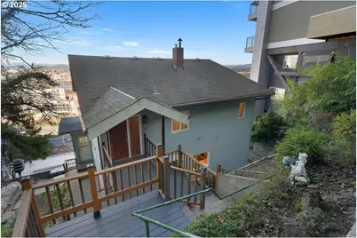 2604 SW Buckingham Ave, Portland, OR 97201 - Photo 4