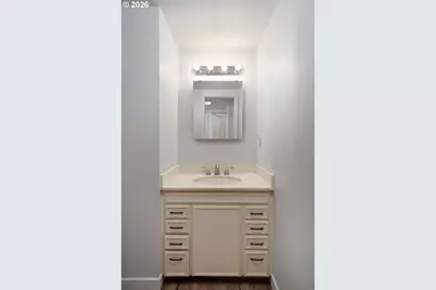 2604 SW Buckingham Ave, Portland, OR 97201 - Photo 8