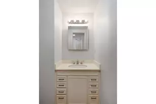 2604 SW Buckingham Ave, Portland, OR 97201 - Photo 8