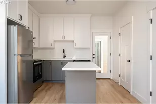 12094 SE Market St, Portland, OR 97216 - Photo 4