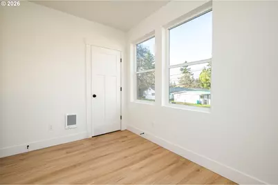 12094 SE Market St, Portland, OR 97216 - Photo 8