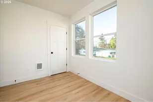 12094 SE Market St, Portland, OR 97216 - Photo 8