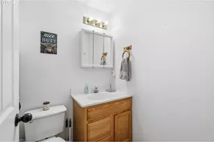 2075 Bryant Ave, Cottage Grove, OR 97424 - Photo 20