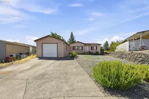 290 Adams Loop, Roseburg, OR 97471 - Photo 2