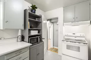 9585 N Polk Ave, Portland, OR 97203 - Photo 16