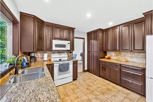 987 NE 5th Dr, Hillsboro, OR 97124 - Photo 6