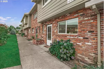 1802 NE Hogan Dr, Gresham, OR 97030 - Photo 4