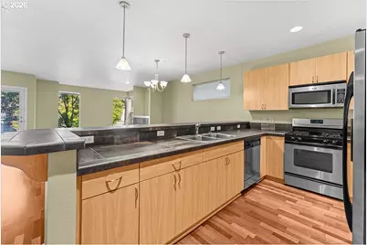 7534 N Burlington Ave, Portland, OR 97203 - Photo 8