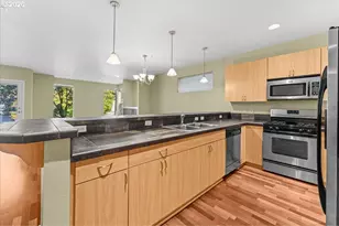 7534 N Burlington Ave, Portland, OR 97203 - Photo 8